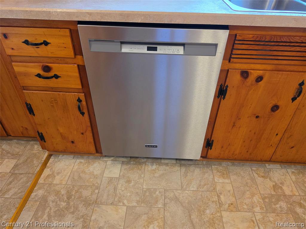 29421 Mark Avenue, Madison Heights, MI 48071 — Photo 11