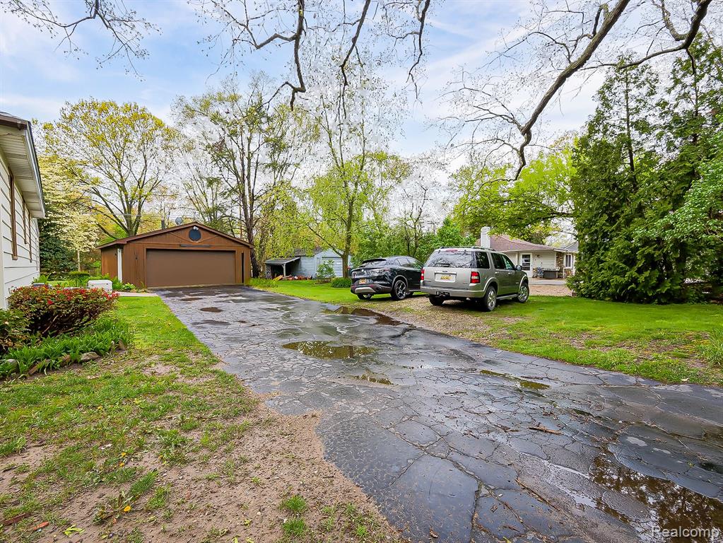 538 UNION LAKE Road, White Lake, MI — Photo 33