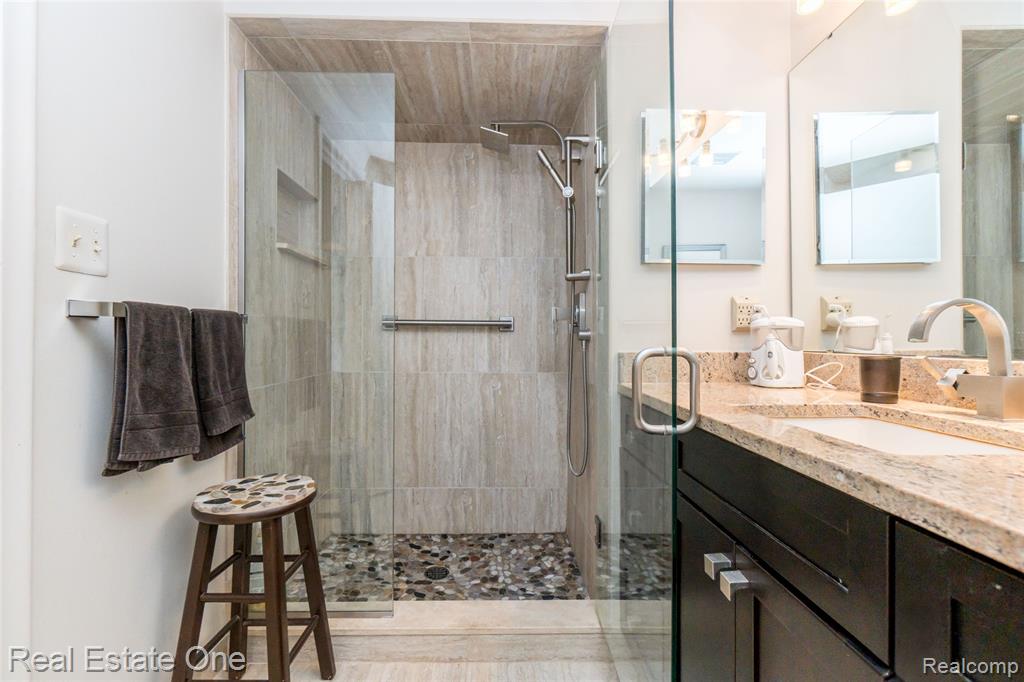 7308 Creek View Circle, West Bloomfield, MI — Photo 45