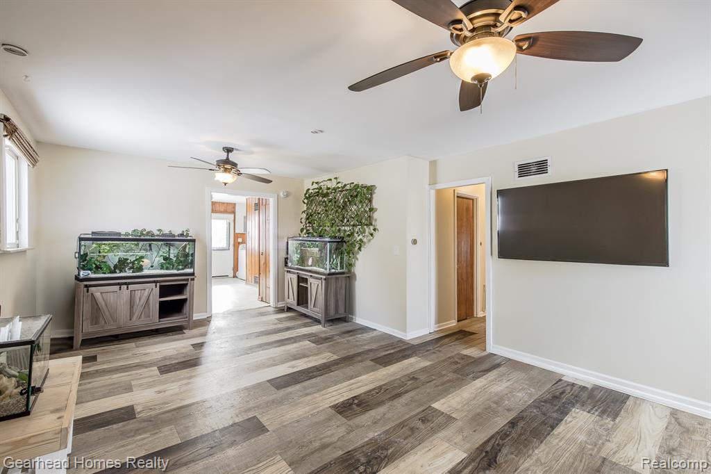 2340 Rollins Street, Grand Blanc, MI 48439 — Photo 8