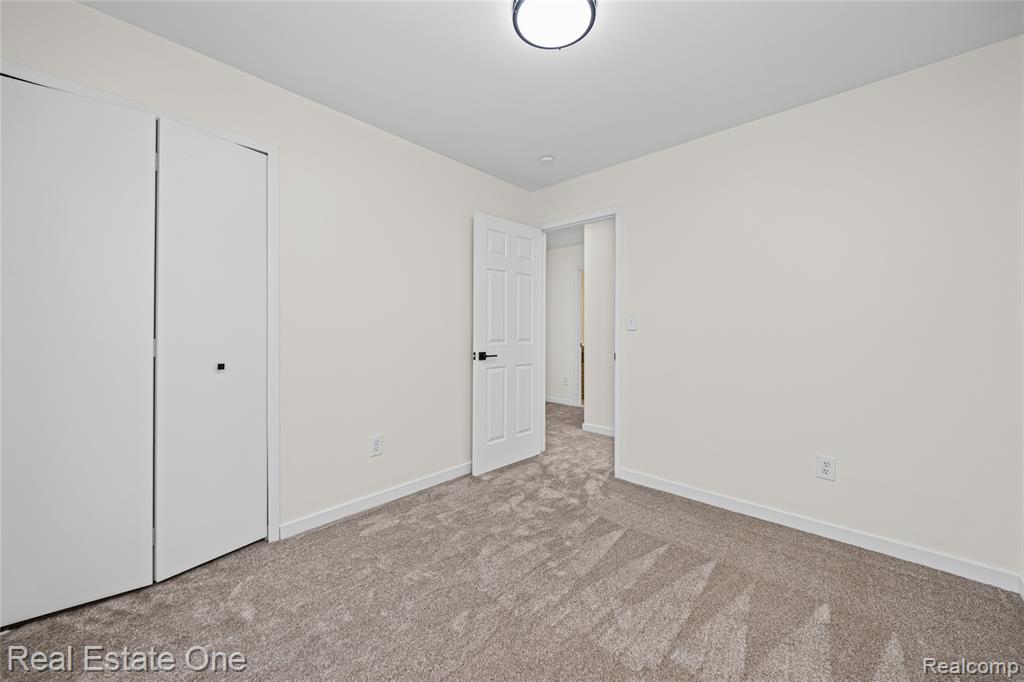 5426 N Piccadilly, West Bloomfield, MI — Photo 49