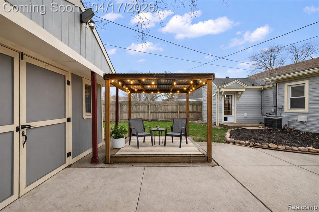 569 E Guthrie Avenue, Madison Heights, MI 48071 — Photo 22