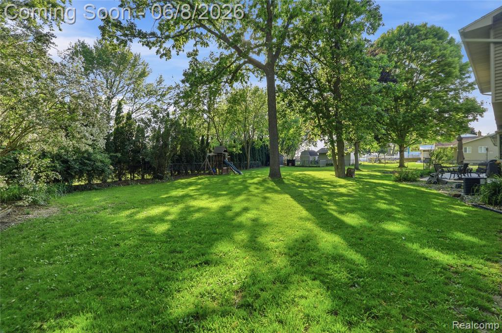6218 McKenzie Drive, Flint, MI 48507 — Photo 33