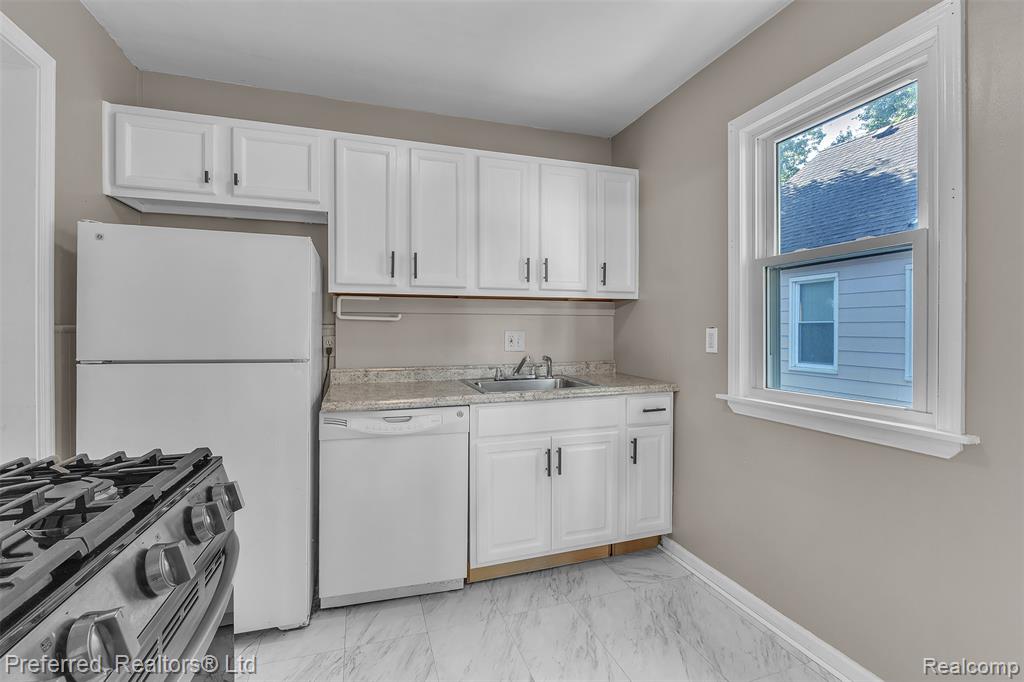9624 Columbia, Redford, MI 48239 — Photo 14