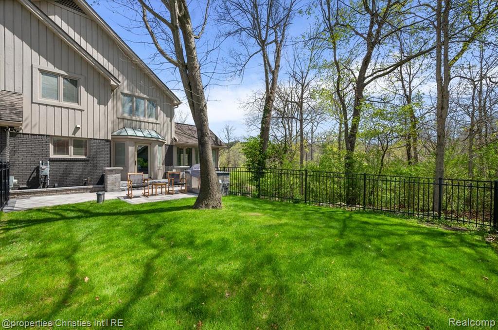 1071 Woodbridge Lane, Rochester, MI 48306 — Photo 66