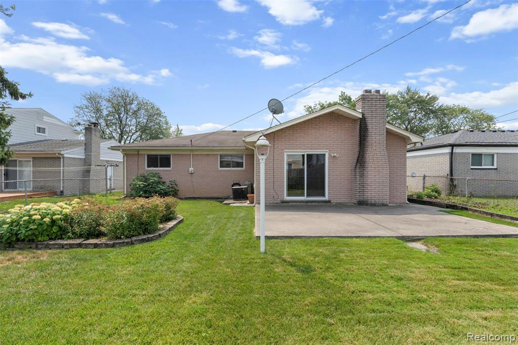 4145 Augustine Drive, Sterling Heights, MI 48310 — Photo 29