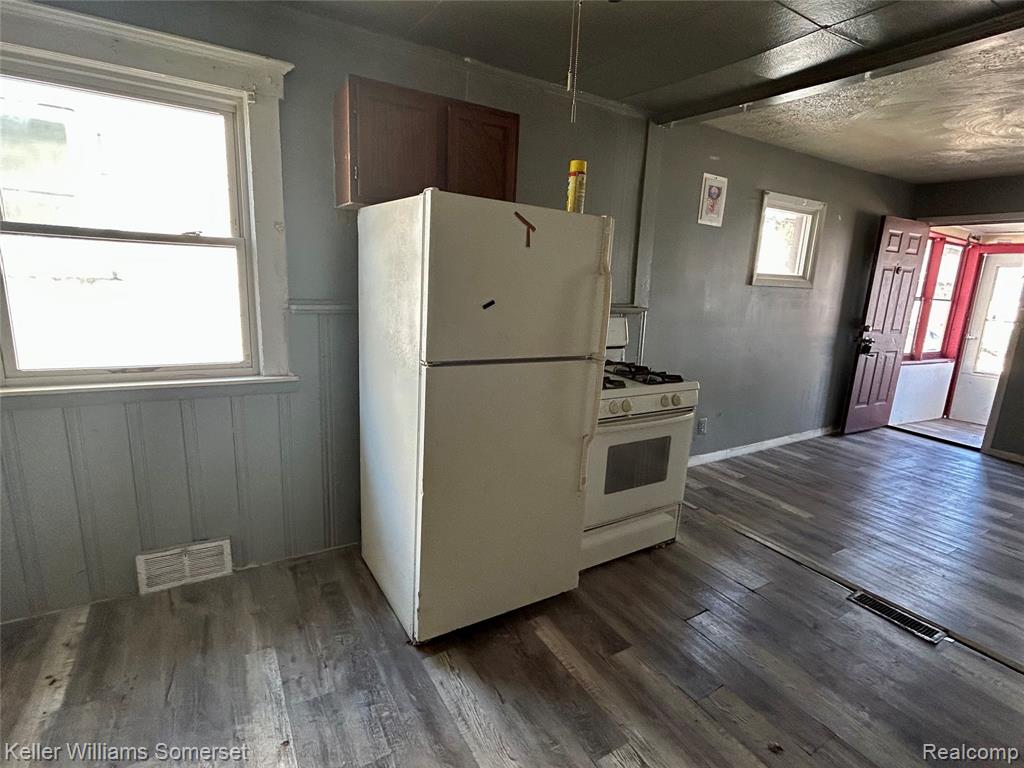 50 E ROCKWOOD Street, Ecorse, MI 48229 — Photo 11