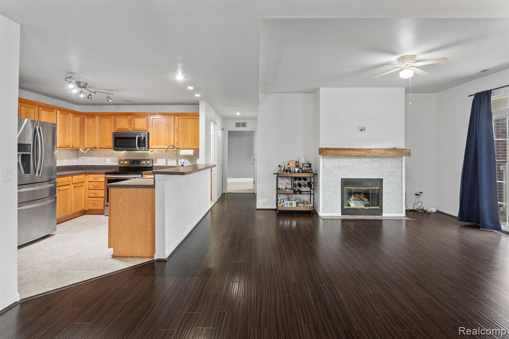 5529 TWIN OAKS Drive, Sterling Heights, MI 48314 — Photo 5