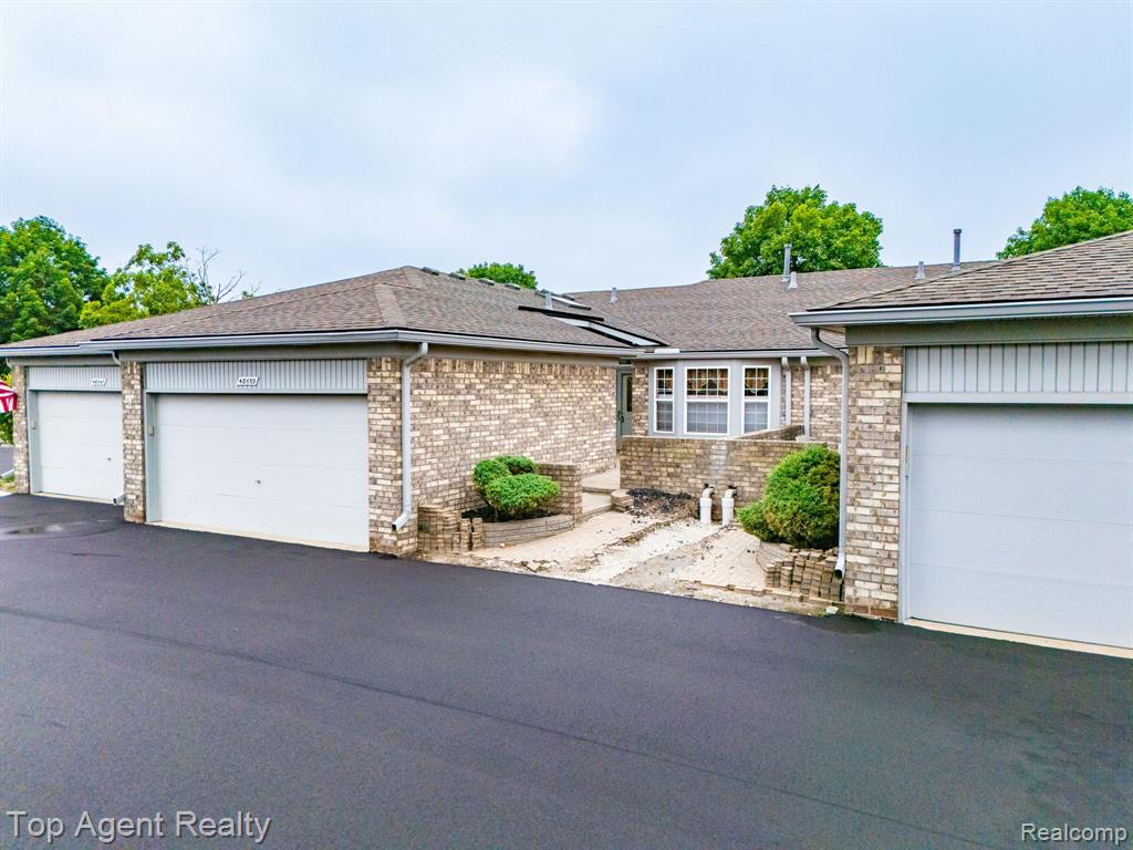 48659 Sundance Court, Utica, MI 48315 — Photo 41