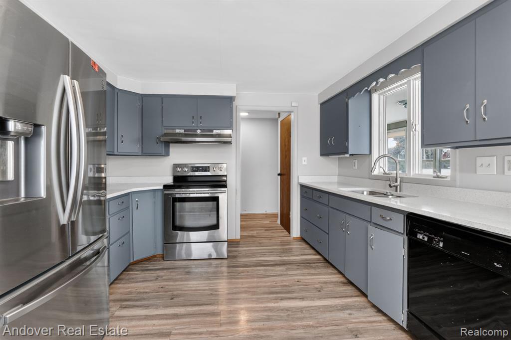 4055 Mitchell Drive, Flint, MI 48506 — Photo 9