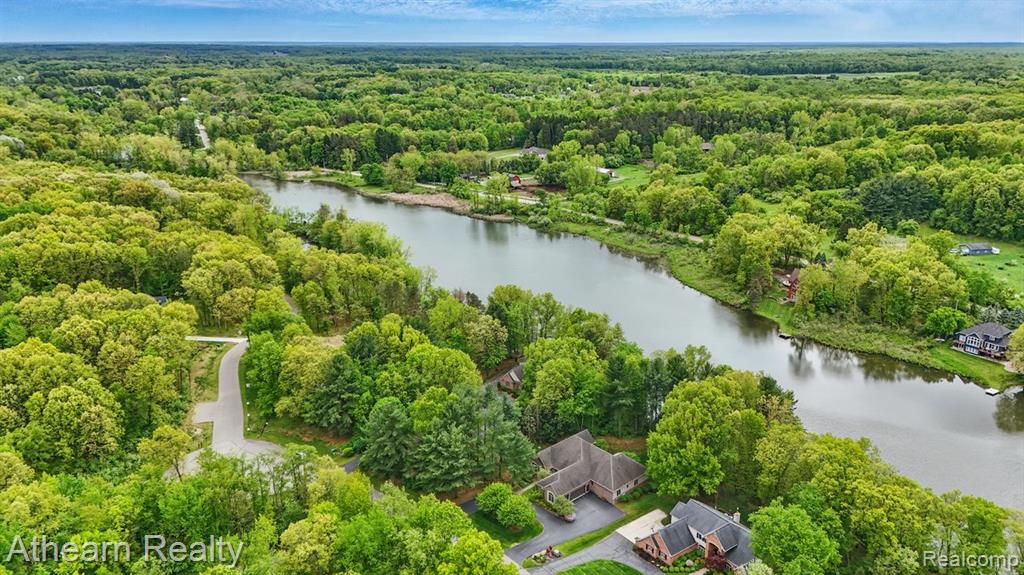 8373 Riverwalk Drive, Fenton, MI 48430 — Photo 19