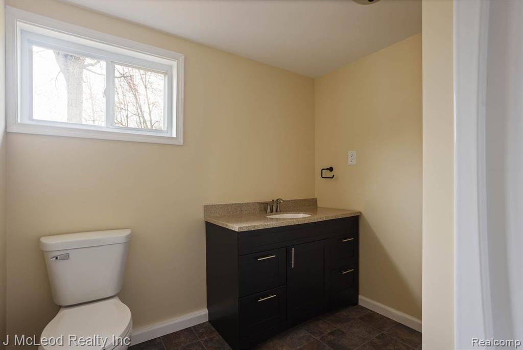 215 ARROWHEAD Drive, Prudenville, MI 48651 — Photo 24