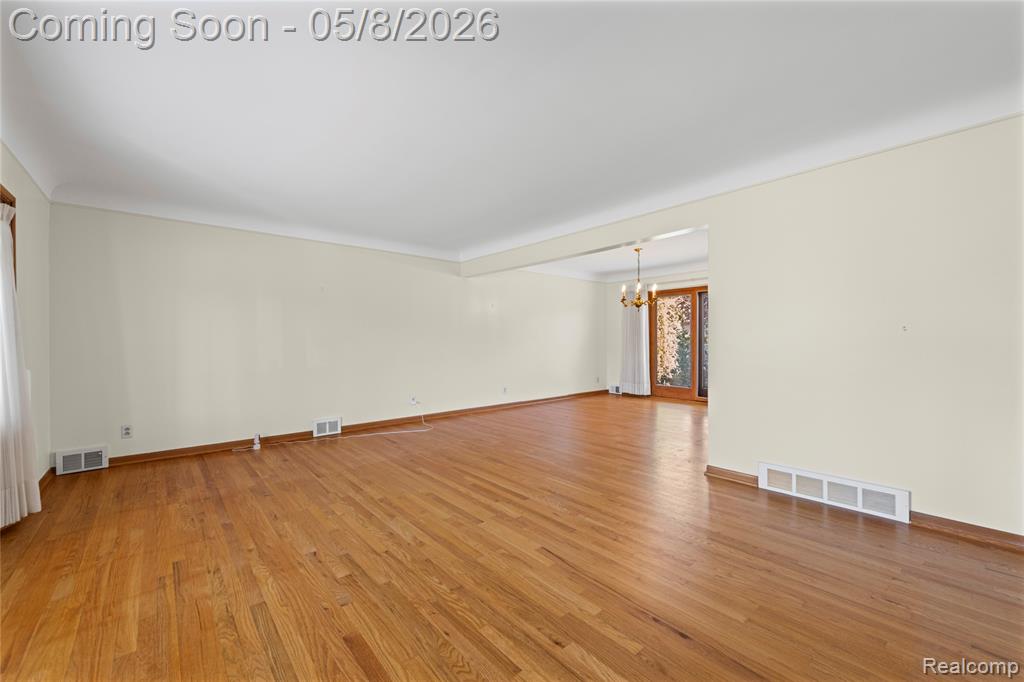 690 Briarcliff Drive, Grosse Pointe Woods, MI 48236 — Photo 11