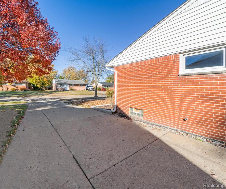 6838 Moccasin Street, Westland, MI — Photo 41