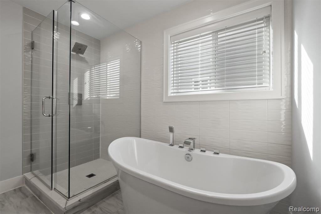 4001 Elmhurst Road, Waterford, MI 48328 — Photo 17