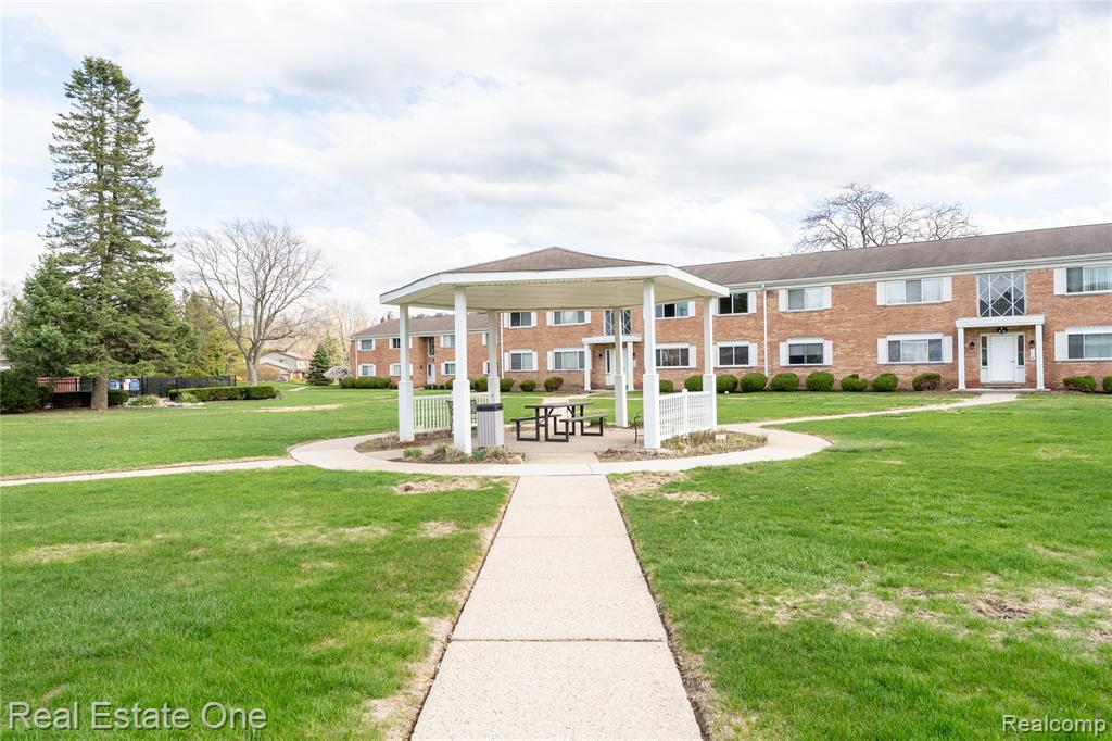 801 W Long Lake Road, 4, Bloomfield Hills, MI 48302 — Photo 21