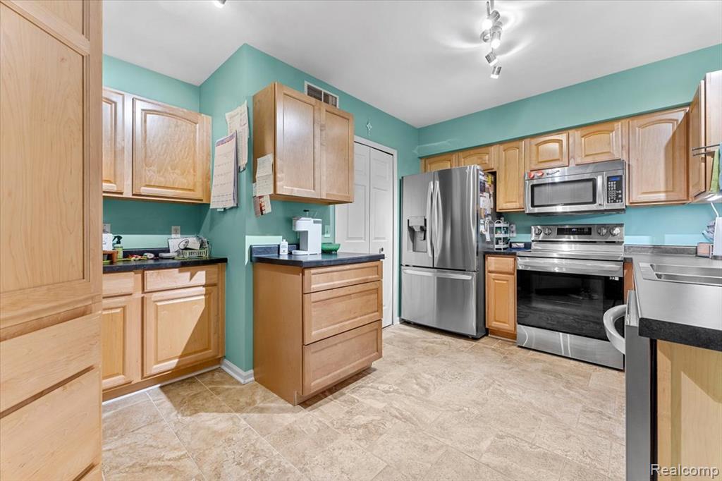 5457 Greenway Drive, Trenton, MI 48183 — Photo 7