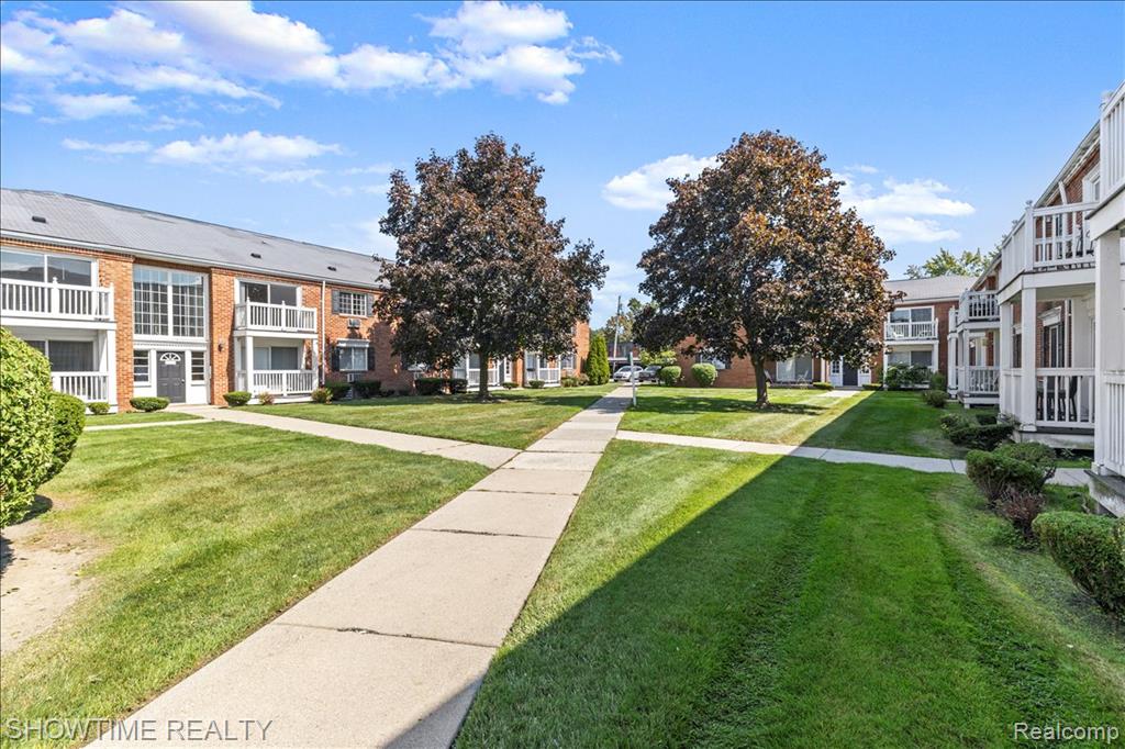 2425 Torquay Avenue, 101, Royal Oak, MI 48073 — Photo 23