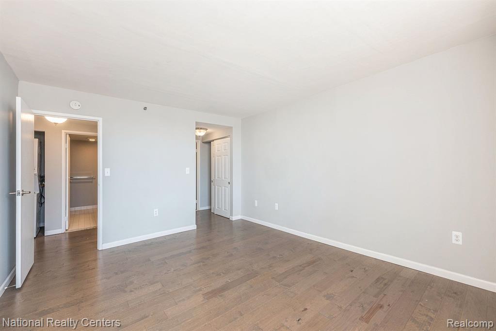 250 E HARBORTOWN Drive, 303, Detroit, MI 48207 — Photo 11