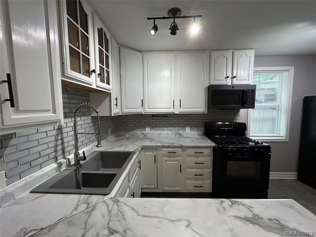 4247 Laforest Drive, Waterford, MI 48329 — Photo 6