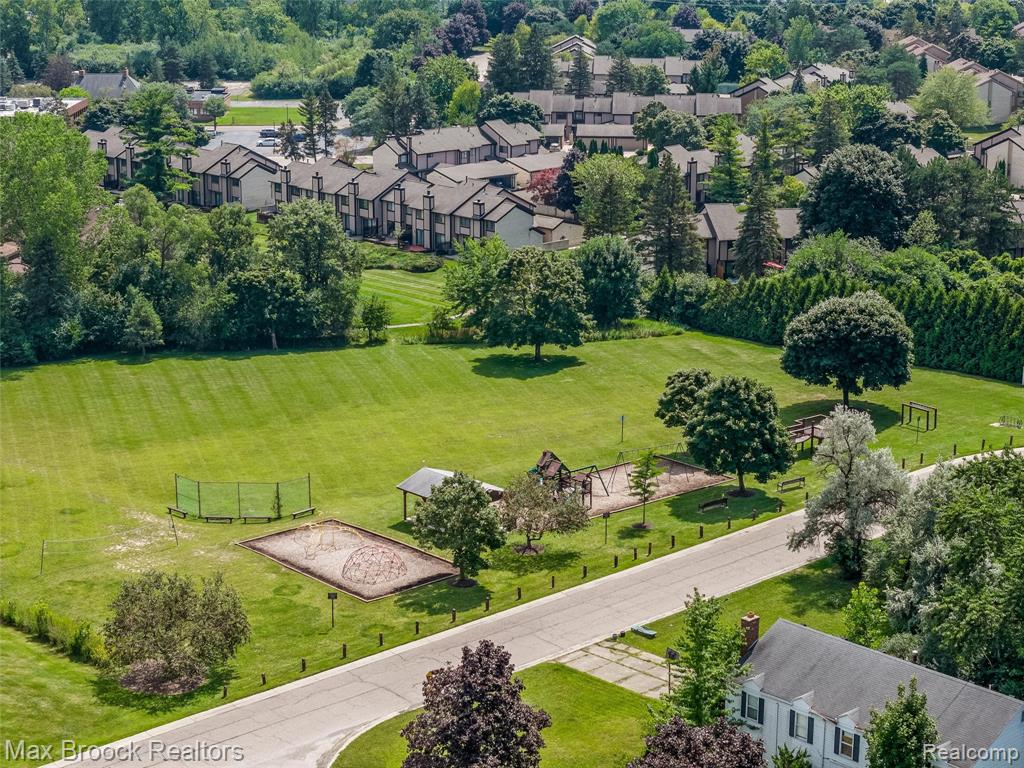 5495 Kingsfield Drive, West Bloomfield, MI — Photo 44