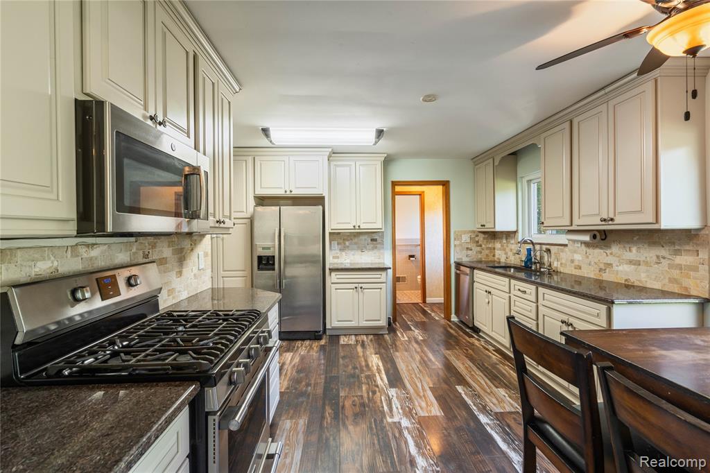8293 Woodcrest Drive, Grosse Ile, MI 48138 — Photo 3
