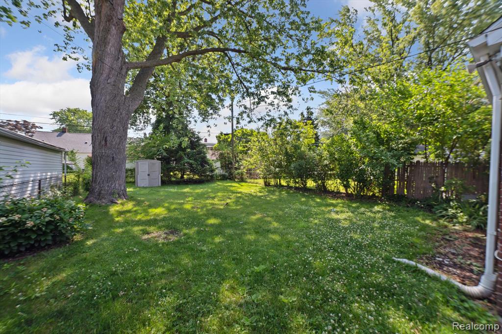 23772 Brittany Avenue, Eastpointe, MI 48021 — Photo 18