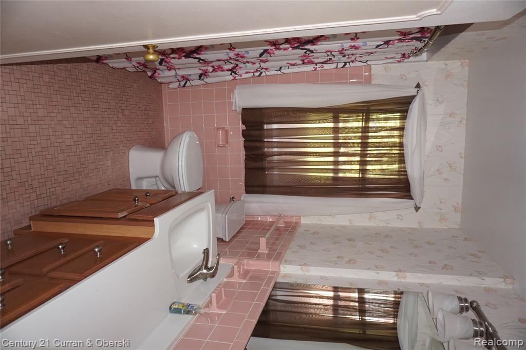7518 Highview Street, Dearborn Heights, MI 48127 — Photo 17