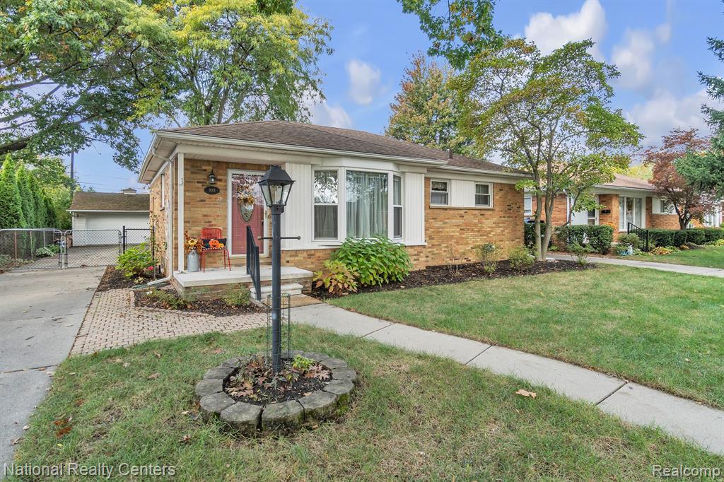 9001 E PERRIN Street, Livonia, MI 48150 — Photo 3