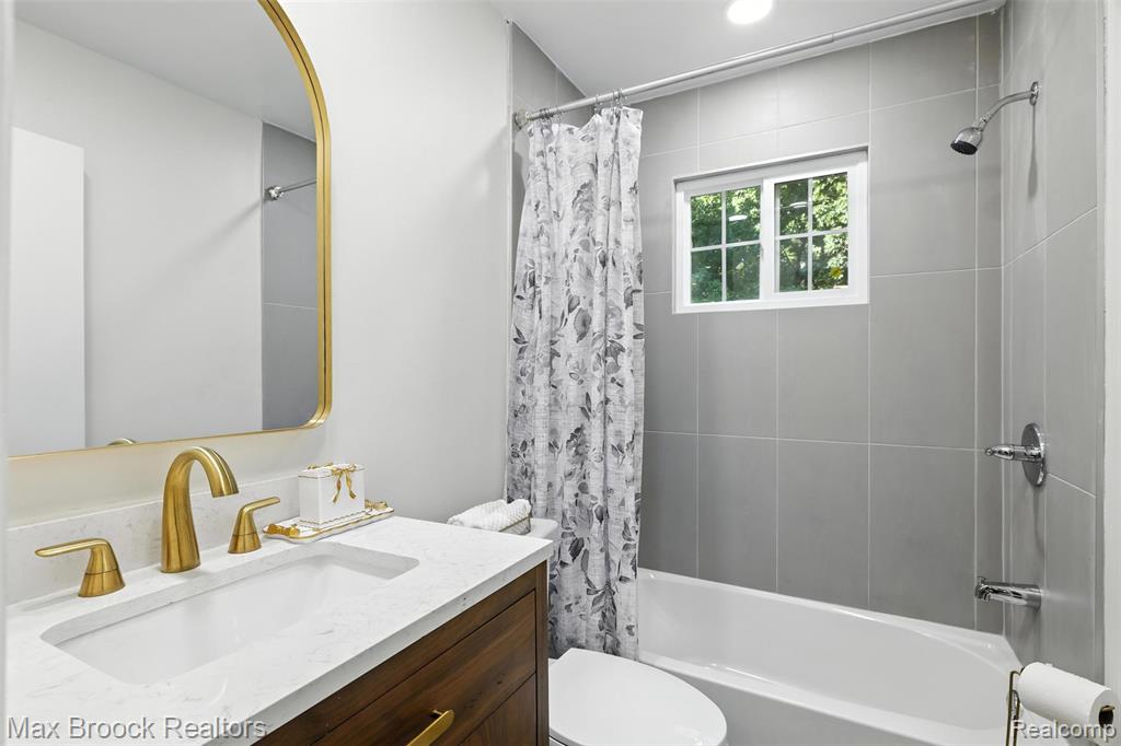 5561 Delmas Road, Clarkston, MI 48348 — Photo 24