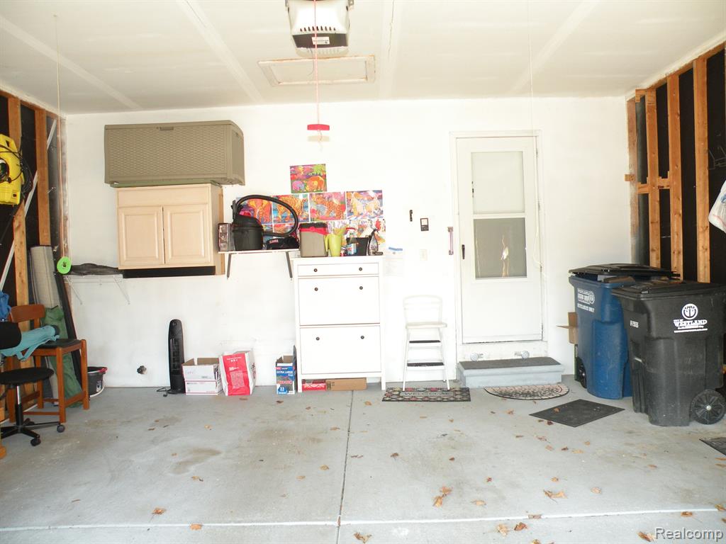 36564 DEERHURST Court, Westland, MI — Photo 39