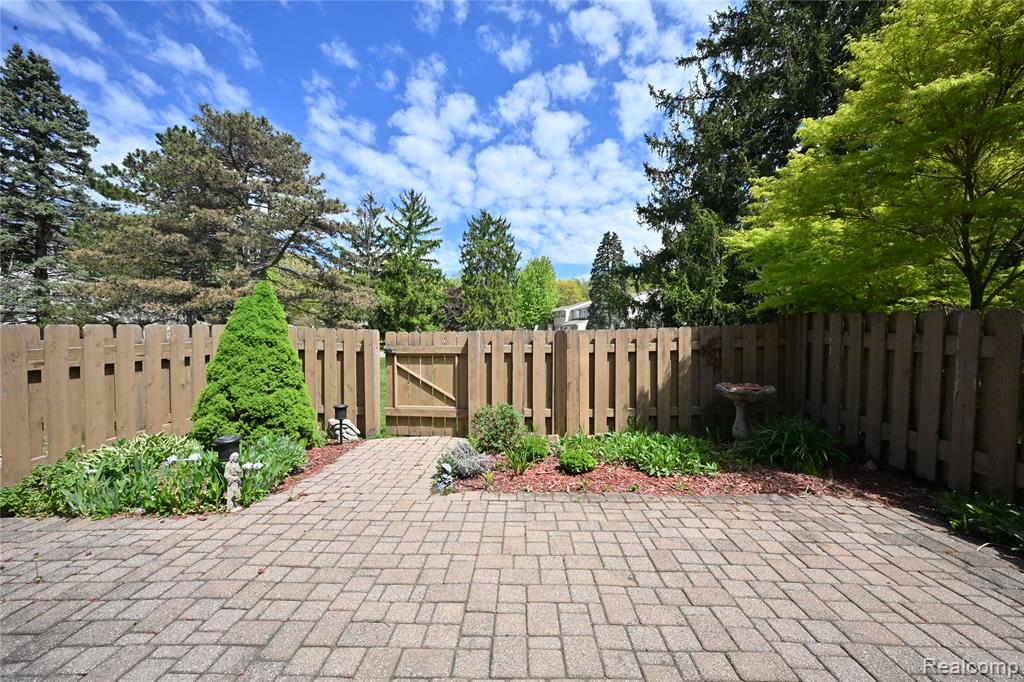 5391 Breeze Hill Place, Troy, MI 48098 — Photo 10