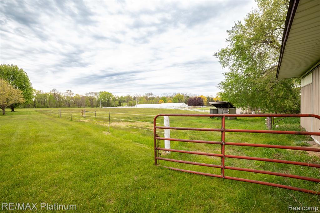 12987 Holtforth Road, Fenton, MI 48430 — Photo 42