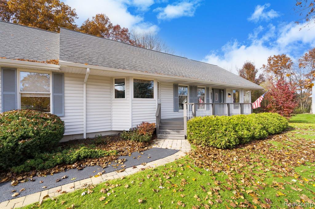 9721 Klais Road, Clarkston, MI 48348 — front exterior