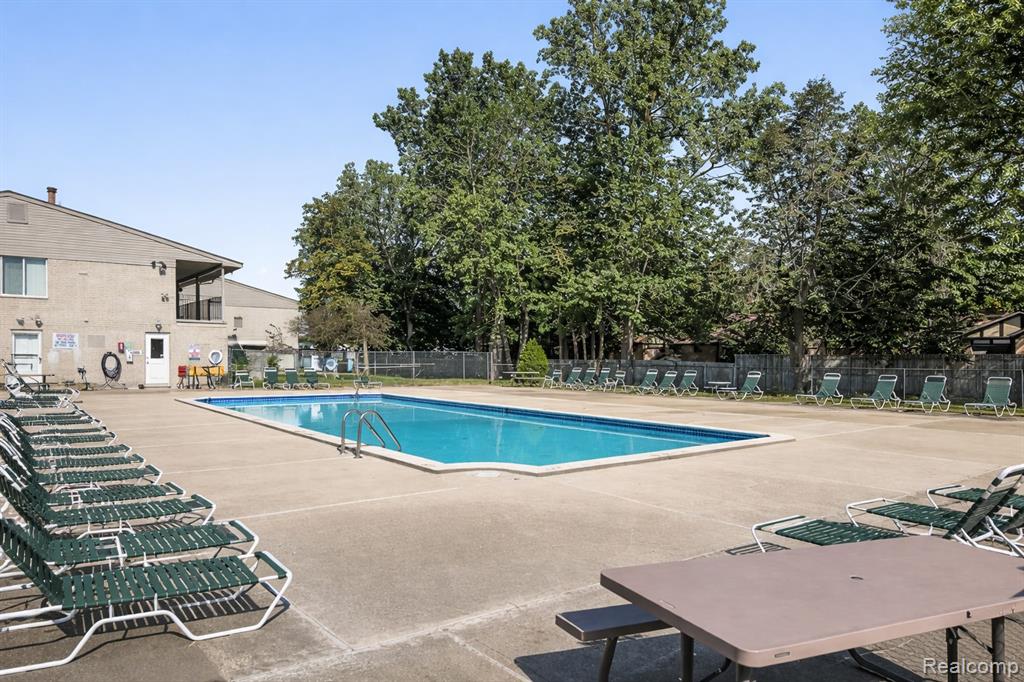 10052 Allen Pointe Drive, Allen Park, MI 48101 — Photo 20