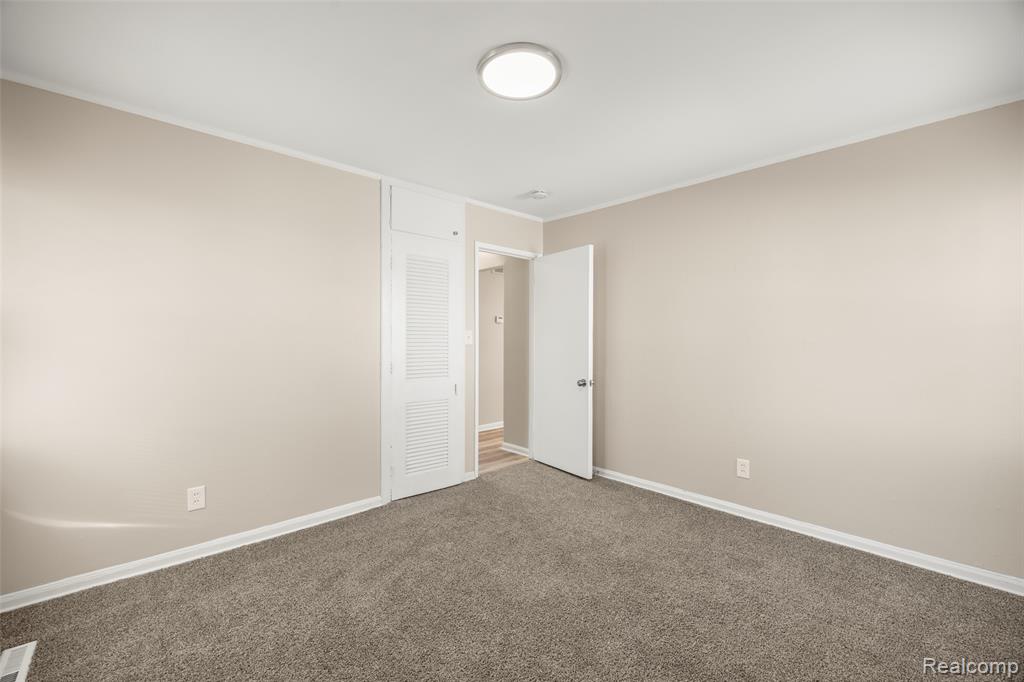 10101 Albany Street, Oak Park, MI 48237 — Photo 12