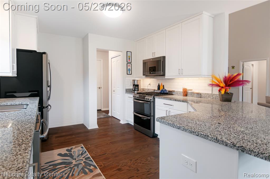 21826 Hanover Drive, Macomb, MI 48042 — Photo 12