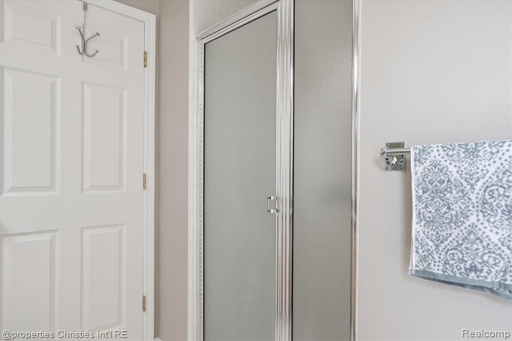 4831 Sunderland Drive, Sterling Heights, MI 48314 — Photo 32