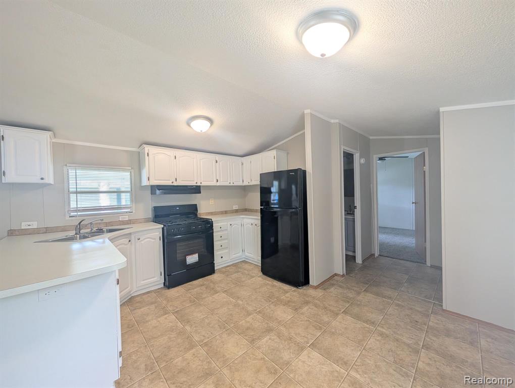 18 Bellwood, Swartz Creek, MI 48473 — Photo 2