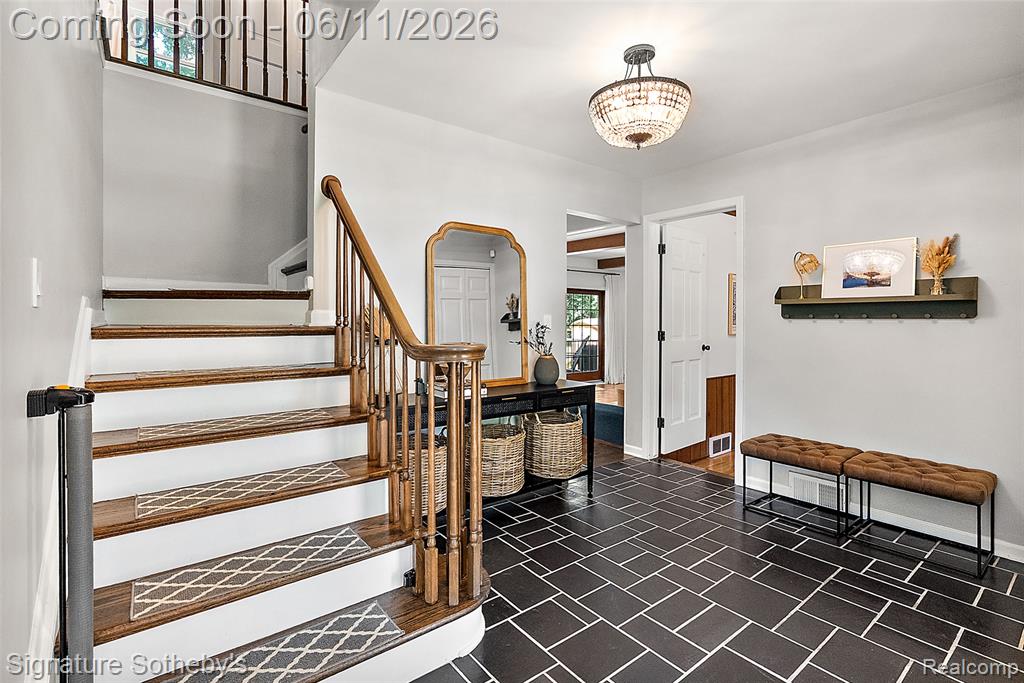 5748 Cherry Crest Drive, West Bloomfield, MI — Photo 5