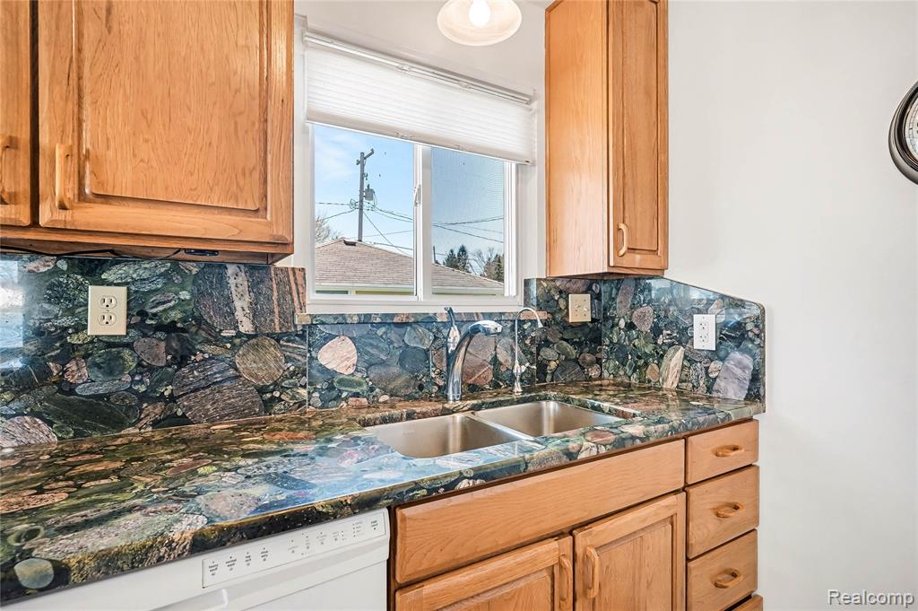 3504 Loon Lake Court, Linden, MI 48451 — Photo 11