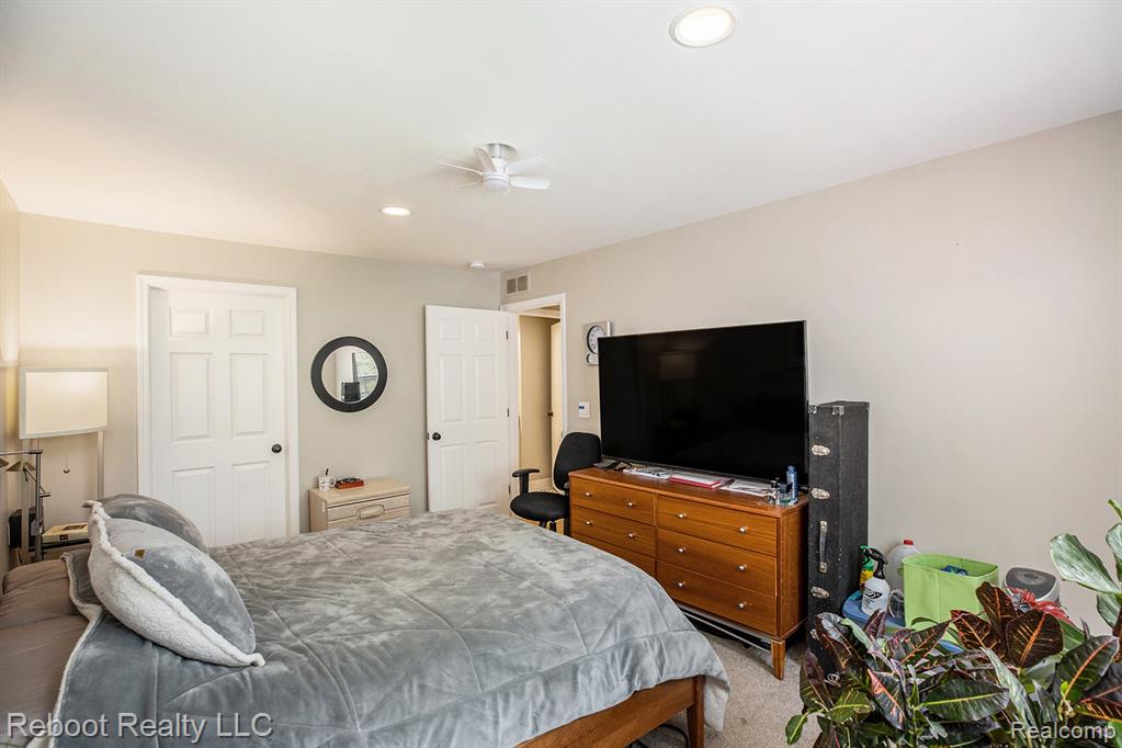 56083 Chesapeake Trail, Shelby Twp, MI 48316 — Photo 11