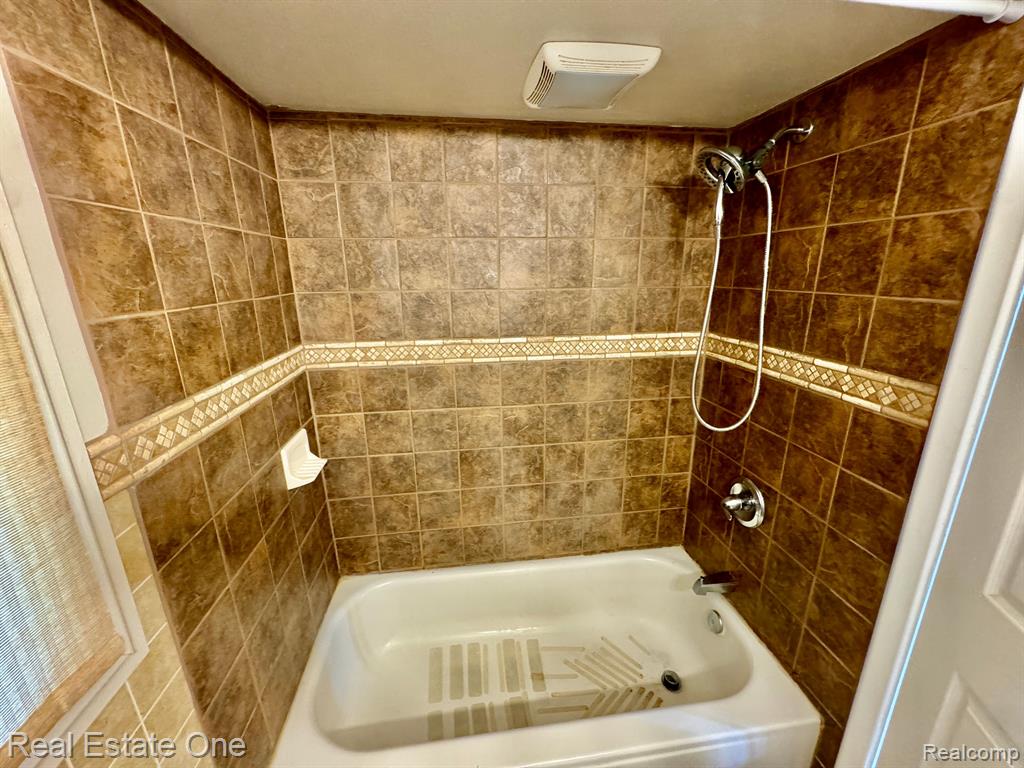 890 FARNSWORTH Road, White Lake, MI — Photo 12