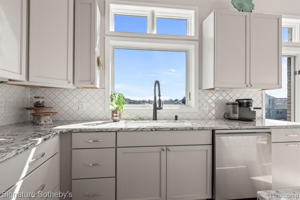 51 CHATEAUX DU LAC, Fenton, MI 48430 — Photo 9