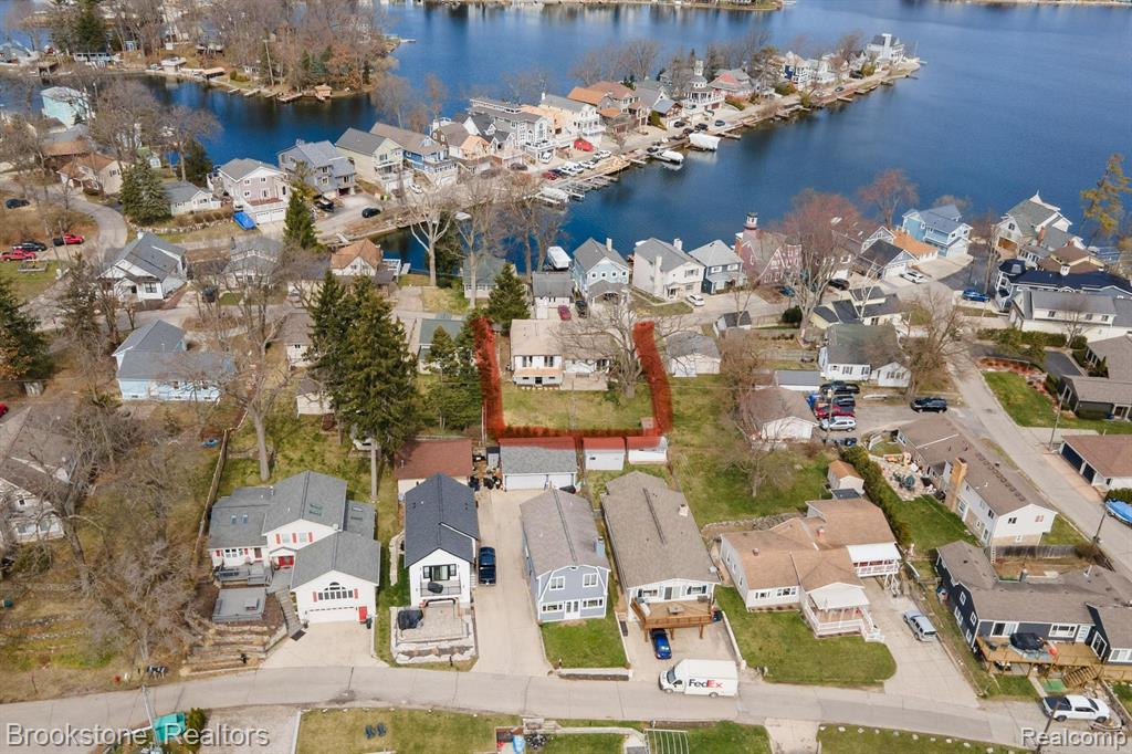 633 DETROIT Avenue, Lake Orion, MI 48362 — Photo 89