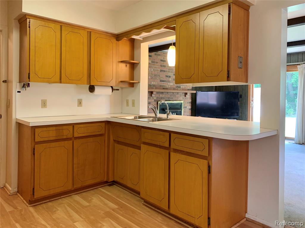 4425 Old Colony Drive, Flint, MI 48507 — Photo 6