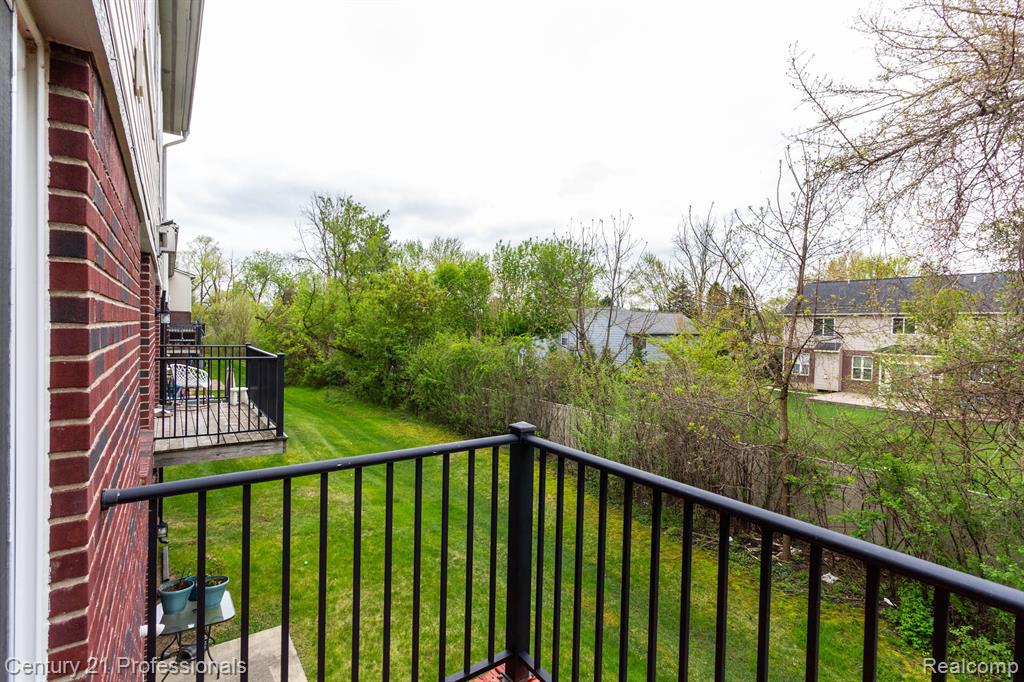 798 SANDALWOOD Drive, Troy, MI 48085 — Photo 9