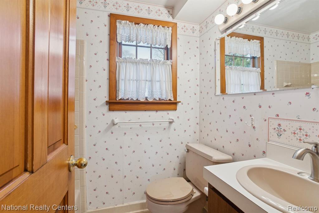 5621 Eastman Boulevard, West Bloomfield, MI 48323 — Photo 28