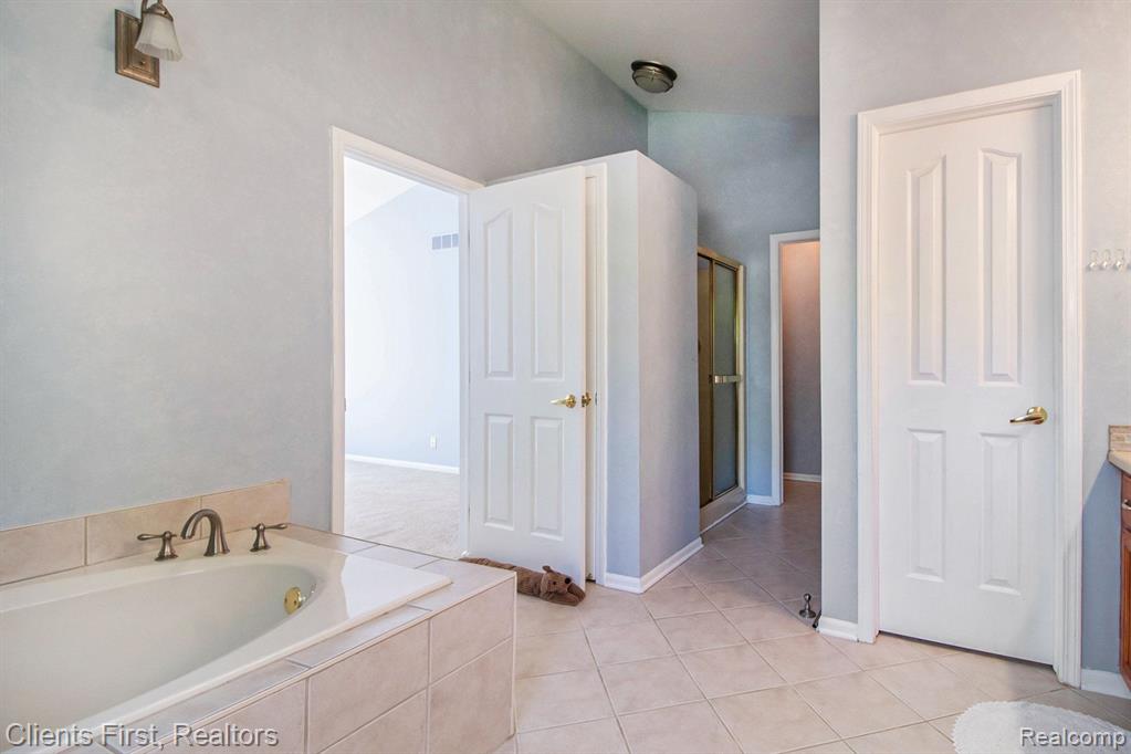 7140 OAKLEAF Court, Canton, MI 48187 — Photo 24