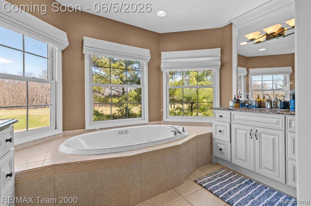 5681 WOODFIELD Parkway, Grand Blanc, MI 48439 — Photo 26